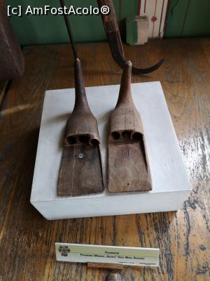 [P11] Mănuși de lemn folosite de culegători » foto by crismis
 - 
<span class="allrVoted glyphicon glyphicon-heart hidden" id="av1088374"></span>
<a class="m-l-10 hidden" id="sv1088374" onclick="voting_Foto_DelVot(,1088374,7278)" role="button">șterge vot <span class="glyphicon glyphicon-remove"></span></a>
<a id="v91088374" class=" c-red"  onclick="voting_Foto_SetVot(1088374)" role="button"><span class="glyphicon glyphicon-heart-empty"></span> <b>LIKE</b> = Votează poza</a> <img class="hidden"  id="f1088374W9" src="/imagini/loader.gif" border="0" /><span class="AjErrMes hidden" id="e1088374ErM"></span>
