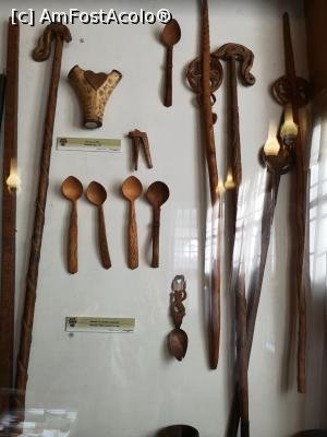 [P07] Muzeul Etnografic Plovdiv; ajutăroare pentru ciobani (piesa triunghiulară, stânga sus, e cea mai veche din muzeu, 1700 și ceva)  » foto by crismis
 - 
<span class="allrVoted glyphicon glyphicon-heart hidden" id="av1088370"></span>
<a class="m-l-10 hidden" id="sv1088370" onclick="voting_Foto_DelVot(,1088370,7278)" role="button">șterge vot <span class="glyphicon glyphicon-remove"></span></a>
<a id="v91088370" class=" c-red"  onclick="voting_Foto_SetVot(1088370)" role="button"><span class="glyphicon glyphicon-heart-empty"></span> <b>LIKE</b> = Votează poza</a> <img class="hidden"  id="f1088370W9" src="/imagini/loader.gif" border="0" /><span class="AjErrMes hidden" id="e1088370ErM"></span>