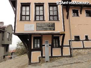 [P07] Lamartine's house. Poziționarea ei la intersecția a trei străzi a dus la o artitectură atipica a casei - dând senzaţia că s-ar putea răsturna în orice moment » foto by Nasshu
 - 
<span class="allrVoted glyphicon glyphicon-heart hidden" id="av391763"></span>
<a class="m-l-10 hidden" id="sv391763" onclick="voting_Foto_DelVot(,391763,7278)" role="button">șterge vot <span class="glyphicon glyphicon-remove"></span></a>
<a id="v9391763" class=" c-red"  onclick="voting_Foto_SetVot(391763)" role="button"><span class="glyphicon glyphicon-heart-empty"></span> <b>LIKE</b> = Votează poza</a> <img class="hidden"  id="f391763W9" src="/imagini/loader.gif" border="0" /><span class="AjErrMes hidden" id="e391763ErM"></span>
