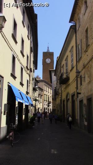 [P22] Straduta din Orvieto dominata de silueta Torre di Maurizio.  » foto by ovidiuyepi
 - 
<span class="allrVoted glyphicon glyphicon-heart hidden" id="av1152197"></span>
<a class="m-l-10 hidden" id="sv1152197" onclick="voting_Foto_DelVot(,1152197,7308)" role="button">șterge vot <span class="glyphicon glyphicon-remove"></span></a>
<a id="v91152197" class=" c-red"  onclick="voting_Foto_SetVot(1152197)" role="button"><span class="glyphicon glyphicon-heart-empty"></span> <b>LIKE</b> = Votează poza</a> <img class="hidden"  id="f1152197W9" src="/imagini/loader.gif" border="0" /><span class="AjErrMes hidden" id="e1152197ErM"></span>