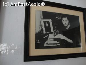 [P28] Pe pereții locuinței memoriale există mai multe fotografii cu George Bacovia și cu membri ai familiei sale. În imagine este soția poetului - Agatha Bacovia. Agatha a fost la rândul ei scriitoare, însă este considerată o poetă simbolistă minoră.  » foto by Floryn81
 - 
<span class="allrVoted glyphicon glyphicon-heart hidden" id="av810763"></span>
<a class="m-l-10 hidden" id="sv810763" onclick="voting_Foto_DelVot(,810763,7361)" role="button">șterge vot <span class="glyphicon glyphicon-remove"></span></a>
<a id="v9810763" class=" c-red"  onclick="voting_Foto_SetVot(810763)" role="button"><span class="glyphicon glyphicon-heart-empty"></span> <b>LIKE</b> = Votează poza</a> <img class="hidden"  id="f810763W9" src="/imagini/loader.gif" border="0" /><span class="AjErrMes hidden" id="e810763ErM"></span>