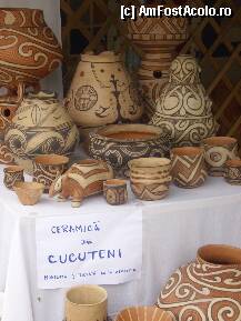 [P19] Stand cu ceramica de Cucuteni » foto by alinutzza140*
 - 
<span class="allrVoted glyphicon glyphicon-heart hidden" id="av143954"></span>
<a class="m-l-10 hidden" id="sv143954" onclick="voting_Foto_DelVot(,143954,7361)" role="button">șterge vot <span class="glyphicon glyphicon-remove"></span></a>
<a id="v9143954" class=" c-red"  onclick="voting_Foto_SetVot(143954)" role="button"><span class="glyphicon glyphicon-heart-empty"></span> <b>LIKE</b> = Votează poza</a> <img class="hidden"  id="f143954W9" src="/imagini/loader.gif" border="0" /><span class="AjErrMes hidden" id="e143954ErM"></span>