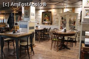 P05 [MAY-2021] Veliko Tarnovo, Restaurantul Shtastliveca, Interiorul mobilat și decorat ca în Bulgaria anilor 1930