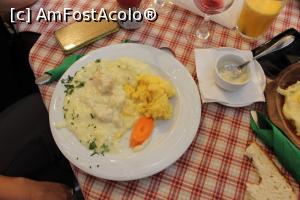 [P14] Moieciu, Restaurantul Cheile Grădiștei, Ciulama de pui cu mămăliguță » foto by mprofeanu
 - 
<span class="allrVoted glyphicon glyphicon-heart hidden" id="av969306"></span>
<a class="m-l-10 hidden" id="sv969306" onclick="voting_Foto_DelVot(,969306,7404)" role="button">șterge vot <span class="glyphicon glyphicon-remove"></span></a>
<a id="v9969306" class=" c-red"  onclick="voting_Foto_SetVot(969306)" role="button"><span class="glyphicon glyphicon-heart-empty"></span> <b>LIKE</b> = Votează poza</a> <img class="hidden"  id="f969306W9" src="/imagini/loader.gif" border="0" /><span class="AjErrMes hidden" id="e969306ErM"></span>
