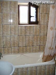 [P07] Vila Belvedere, Busteni - baia camerei 12 » foto by ascent
 - 
<span class="allrVoted glyphicon glyphicon-heart hidden" id="av267305"></span>
<a class="m-l-10 hidden" id="sv267305" onclick="voting_Foto_DelVot(,267305,7442)" role="button">șterge vot <span class="glyphicon glyphicon-remove"></span></a>
<a id="v9267305" class=" c-red"  onclick="voting_Foto_SetVot(267305)" role="button"><span class="glyphicon glyphicon-heart-empty"></span> <b>LIKE</b> = Votează poza</a> <img class="hidden"  id="f267305W9" src="/imagini/loader.gif" border="0" /><span class="AjErrMes hidden" id="e267305ErM"></span>