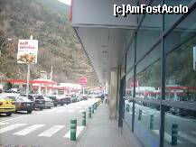 [P28] Imagine din fata centrului comercial de la iesirea din Andorra » foto by sandu.53
 - 
<span class="allrVoted glyphicon glyphicon-heart hidden" id="av139341"></span>
<a class="m-l-10 hidden" id="sv139341" onclick="voting_Foto_DelVot(,139341,7450)" role="button">șterge vot <span class="glyphicon glyphicon-remove"></span></a>
<a id="v9139341" class=" c-red"  onclick="voting_Foto_SetVot(139341)" role="button"><span class="glyphicon glyphicon-heart-empty"></span> <b>LIKE</b> = Votează poza</a> <img class="hidden"  id="f139341W9" src="/imagini/loader.gif" border="0" /><span class="AjErrMes hidden" id="e139341ErM"></span>