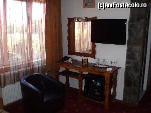 [P07] Camera, detalii: televizor, minibar.  » foto by crima
 - 
<span class="allrVoted glyphicon glyphicon-heart hidden" id="av580710"></span>
<a class="m-l-10 hidden" id="sv580710" onclick="voting_Foto_DelVot(,580710,7475)" role="button">șterge vot <span class="glyphicon glyphicon-remove"></span></a>
<a id="v9580710" class=" c-red"  onclick="voting_Foto_SetVot(580710)" role="button"><span class="glyphicon glyphicon-heart-empty"></span> <b>LIKE</b> = Votează poza</a> <img class="hidden"  id="f580710W9" src="/imagini/loader.gif" border="0" /><span class="AjErrMes hidden" id="e580710ErM"></span>