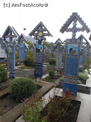 [P26] Săpânța - Cimitirul Vesel. » foto by iulianic
 - 
<span class="allrVoted glyphicon glyphicon-heart hidden" id="av1352760"></span>
<a class="m-l-10 hidden" id="sv1352760" onclick="voting_Foto_DelVot(,1352760,7494)" role="button">șterge vot <span class="glyphicon glyphicon-remove"></span></a>
<a id="v91352760" class=" c-red"  onclick="voting_Foto_SetVot(1352760)" role="button"><span class="glyphicon glyphicon-heart-empty"></span> <b>LIKE</b> = Votează poza</a> <img class="hidden"  id="f1352760W9" src="/imagini/loader.gif" border="0" /><span class="AjErrMes hidden" id="e1352760ErM"></span>
