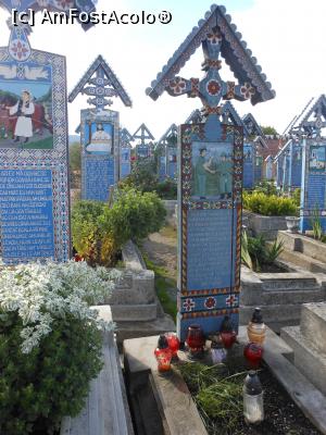 [P40] Săpânța - Cimitirul Vesel. » foto by iulianic
 - 
<span class="allrVoted glyphicon glyphicon-heart hidden" id="av1352774"></span>
<a class="m-l-10 hidden" id="sv1352774" onclick="voting_Foto_DelVot(,1352774,7494)" role="button">șterge vot <span class="glyphicon glyphicon-remove"></span></a>
<a id="v91352774" class=" c-red"  onclick="voting_Foto_SetVot(1352774)" role="button"><span class="glyphicon glyphicon-heart-empty"></span> <b>LIKE</b> = Votează poza</a> <img class="hidden"  id="f1352774W9" src="/imagini/loader.gif" border="0" /><span class="AjErrMes hidden" id="e1352774ErM"></span>