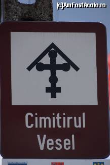 [P01] Indicatorul turistic cu numele obiectivului.  » foto by Utube
 - 
<span class="allrVoted glyphicon glyphicon-heart hidden" id="av381560"></span>
<a class="m-l-10 hidden" id="sv381560" onclick="voting_Foto_DelVot(,381560,7494)" role="button">șterge vot <span class="glyphicon glyphicon-remove"></span></a>
<a id="v9381560" class=" c-red"  onclick="voting_Foto_SetVot(381560)" role="button"><span class="glyphicon glyphicon-heart-empty"></span> <b>LIKE</b> = Votează poza</a> <img class="hidden"  id="f381560W9" src="/imagini/loader.gif" border="0" /><span class="AjErrMes hidden" id="e381560ErM"></span>