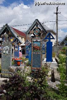 [P08] Crucea unui defunct tractorist. Unele cruci sunt scrise pe ambele fețe.  » foto by Utube
 - 
<span class="allrVoted glyphicon glyphicon-heart hidden" id="av381567"></span>
<a class="m-l-10 hidden" id="sv381567" onclick="voting_Foto_DelVot(,381567,7494)" role="button">șterge vot <span class="glyphicon glyphicon-remove"></span></a>
<a id="v9381567" class=" c-red"  onclick="voting_Foto_SetVot(381567)" role="button"><span class="glyphicon glyphicon-heart-empty"></span> <b>LIKE</b> = Votează poza</a> <img class="hidden"  id="f381567W9" src="/imagini/loader.gif" border="0" /><span class="AjErrMes hidden" id="e381567ErM"></span>