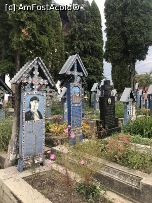 [P12] Cimitirul Vesel » foto by krisstinna
 - 
<span class="allrVoted glyphicon glyphicon-heart hidden" id="av1200251"></span>
<a class="m-l-10 hidden" id="sv1200251" onclick="voting_Foto_DelVot(,1200251,7494)" role="button">șterge vot <span class="glyphicon glyphicon-remove"></span></a>
<a id="v91200251" class=" c-red"  onclick="voting_Foto_SetVot(1200251)" role="button"><span class="glyphicon glyphicon-heart-empty"></span> <b>LIKE</b> = Votează poza</a> <img class="hidden"  id="f1200251W9" src="/imagini/loader.gif" border="0" /><span class="AjErrMes hidden" id="e1200251ErM"></span>