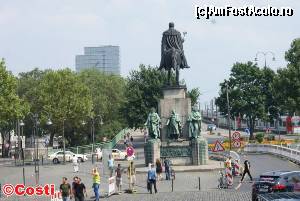 [P38] Statuia lui Frederick William III al Prusiei, în piața Heumarkt.  » foto by Costi
 - 
<span class="allrVoted glyphicon glyphicon-heart hidden" id="av547727"></span>
<a class="m-l-10 hidden" id="sv547727" onclick="voting_Foto_DelVot(,547727,7498)" role="button">șterge vot <span class="glyphicon glyphicon-remove"></span></a>
<a id="v9547727" class=" c-red"  onclick="voting_Foto_SetVot(547727)" role="button"><span class="glyphicon glyphicon-heart-empty"></span> <b>LIKE</b> = Votează poza</a> <img class="hidden"  id="f547727W9" src="/imagini/loader.gif" border="0" /><span class="AjErrMes hidden" id="e547727ErM"></span>