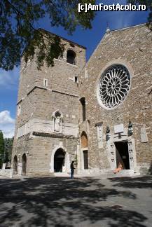 [P26] Basilica Cattedrale di San Giusto, cu clopotniţa în stânga » foto by Costi
 - 
<span class="allrVoted glyphicon glyphicon-heart hidden" id="av138497"></span>
<a class="m-l-10 hidden" id="sv138497" onclick="voting_Foto_DelVot(,138497,7511)" role="button">șterge vot <span class="glyphicon glyphicon-remove"></span></a>
<a id="v9138497" class=" c-red"  onclick="voting_Foto_SetVot(138497)" role="button"><span class="glyphicon glyphicon-heart-empty"></span> <b>LIKE</b> = Votează poza</a> <img class="hidden"  id="f138497W9" src="/imagini/loader.gif" border="0" /><span class="AjErrMes hidden" id="e138497ErM"></span>