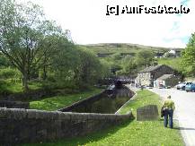 [P16] Standedge Tunel - “Cel mai lung, cel mai adanc si la cea mai inalta altitudine, canal navigabil din Marea Britanie. ” In dreapta se vad 'Tunnel End Cottages', locul unde este cafeneau si de unde se pot cumpara bilete pentru boat trip. » foto by TraianS
 - 
<span class="allrVoted glyphicon glyphicon-heart hidden" id="av210646"></span>
<a class="m-l-10 hidden" id="sv210646" onclick="voting_Foto_DelVot(,210646,7515)" role="button">șterge vot <span class="glyphicon glyphicon-remove"></span></a>
<a id="v9210646" class=" c-red"  onclick="voting_Foto_SetVot(210646)" role="button"><span class="glyphicon glyphicon-heart-empty"></span> <b>LIKE</b> = Votează poza</a> <img class="hidden"  id="f210646W9" src="/imagini/loader.gif" border="0" /><span class="AjErrMes hidden" id="e210646ErM"></span>