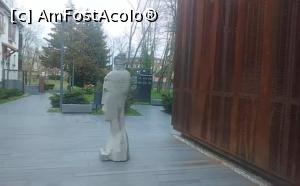 [P29] Colonia Pictorilor, pe Strada Victoriei » foto by Mioritik
 - 
<span class="allrVoted glyphicon glyphicon-heart hidden" id="av1361868"></span>
<a class="m-l-10 hidden" id="sv1361868" onclick="voting_Foto_DelVot(,1361868,7527)" role="button">șterge vot <span class="glyphicon glyphicon-remove"></span></a>
<a id="v91361868" class=" c-red"  onclick="voting_Foto_SetVot(1361868)" role="button"><span class="glyphicon glyphicon-heart-empty"></span> <b>LIKE</b> = Votează poza</a> <img class="hidden"  id="f1361868W9" src="/imagini/loader.gif" border="0" /><span class="AjErrMes hidden" id="e1361868ErM"></span>
