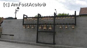 [P26] 26. Un zid decorat cu o mulțime de clopote ne aduce aminte că aici a fost un cimitir.  » foto by msnd
 - 
<span class="allrVoted glyphicon glyphicon-heart hidden" id="av1154082"></span>
<a class="m-l-10 hidden" id="sv1154082" onclick="voting_Foto_DelVot(,1154082,7527)" role="button">șterge vot <span class="glyphicon glyphicon-remove"></span></a>
<a id="v91154082" class=" c-red"  onclick="voting_Foto_SetVot(1154082)" role="button"><span class="glyphicon glyphicon-heart-empty"></span> <b>LIKE</b> = Votează poza</a> <img class="hidden"  id="f1154082W9" src="/imagini/loader.gif" border="0" /><span class="AjErrMes hidden" id="e1154082ErM"></span>