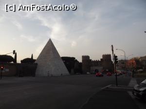 [P01] Cea mai apropiată stație de metrou, Piramide » foto by Klaudyia
 - 
<span class="allrVoted glyphicon glyphicon-heart hidden" id="av852475"></span>
<a class="m-l-10 hidden" id="sv852475" onclick="voting_Foto_DelVot(,852475,7555)" role="button">șterge vot <span class="glyphicon glyphicon-remove"></span></a>
<a id="v9852475" class=" c-red"  onclick="voting_Foto_SetVot(852475)" role="button"><span class="glyphicon glyphicon-heart-empty"></span> <b>LIKE</b> = Votează poza</a> <img class="hidden"  id="f852475W9" src="/imagini/loader.gif" border="0" /><span class="AjErrMes hidden" id="e852475ErM"></span>