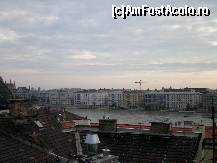 [P16] Hotel Carlton Budapesta - vedere din camera spre Dunare. » foto by presario
 - 
<span class="allrVoted glyphicon glyphicon-heart hidden" id="av142344"></span>
<a class="m-l-10 hidden" id="sv142344" onclick="voting_Foto_DelVot(,142344,7594)" role="button">șterge vot <span class="glyphicon glyphicon-remove"></span></a>
<a id="v9142344" class=" c-red"  onclick="voting_Foto_SetVot(142344)" role="button"><span class="glyphicon glyphicon-heart-empty"></span> <b>LIKE</b> = Votează poza</a> <img class="hidden"  id="f142344W9" src="/imagini/loader.gif" border="0" /><span class="AjErrMes hidden" id="e142344ErM"></span>