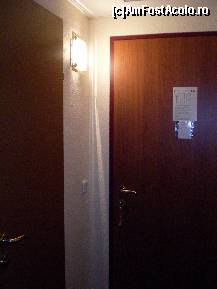 [P06] Holul camerei - Hotel Carlton Budapesta. » foto by presario
 - 
<span class="allrVoted glyphicon glyphicon-heart hidden" id="av142330"></span>
<a class="m-l-10 hidden" id="sv142330" onclick="voting_Foto_DelVot(,142330,7594)" role="button">șterge vot <span class="glyphicon glyphicon-remove"></span></a>
<a id="v9142330" class=" c-red"  onclick="voting_Foto_SetVot(142330)" role="button"><span class="glyphicon glyphicon-heart-empty"></span> <b>LIKE</b> = Votează poza</a> <img class="hidden"  id="f142330W9" src="/imagini/loader.gif" border="0" /><span class="AjErrMes hidden" id="e142330ErM"></span>