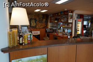 [P13] Lângă recepție este un mic bar.  » foto by Utube
 - 
<span class="allrVoted glyphicon glyphicon-heart hidden" id="av882209"></span>
<a class="m-l-10 hidden" id="sv882209" onclick="voting_Foto_DelVot(,882209,7615)" role="button">șterge vot <span class="glyphicon glyphicon-remove"></span></a>
<a id="v9882209" class=" c-red"  onclick="voting_Foto_SetVot(882209)" role="button"><span class="glyphicon glyphicon-heart-empty"></span> <b>LIKE</b> = Votează poza</a> <img class="hidden"  id="f882209W9" src="/imagini/loader.gif" border="0" /><span class="AjErrMes hidden" id="e882209ErM"></span>