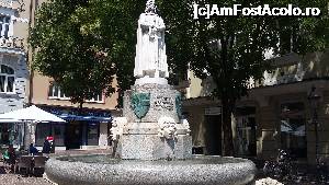 [P07] Statuie în centrul orașului Klagenfurt, Provincia Carinthia, Austria. » foto by traian.leuca †
 - 
<span class="allrVoted glyphicon glyphicon-heart hidden" id="av699400"></span>
<a class="m-l-10 hidden" id="sv699400" onclick="voting_Foto_DelVot(,699400,7627)" role="button">șterge vot <span class="glyphicon glyphicon-remove"></span></a>
<a id="v9699400" class=" c-red"  onclick="voting_Foto_SetVot(699400)" role="button"><span class="glyphicon glyphicon-heart-empty"></span> <b>LIKE</b> = Votează poza</a> <img class="hidden"  id="f699400W9" src="/imagini/loader.gif" border="0" /><span class="AjErrMes hidden" id="e699400ErM"></span>