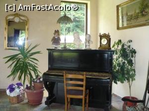 [P08] pianina cu papusa si bibelouri » foto by Yolanda
 - 
<span class="allrVoted glyphicon glyphicon-heart hidden" id="av1008653"></span>
<a class="m-l-10 hidden" id="sv1008653" onclick="voting_Foto_DelVot(,1008653,7649)" role="button">șterge vot <span class="glyphicon glyphicon-remove"></span></a>
<a id="v91008653" class=" c-red"  onclick="voting_Foto_SetVot(1008653)" role="button"><span class="glyphicon glyphicon-heart-empty"></span> <b>LIKE</b> = Votează poza</a> <img class="hidden"  id="f1008653W9" src="/imagini/loader.gif" border="0" /><span class="AjErrMes hidden" id="e1008653ErM"></span>