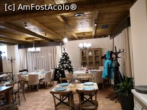 [P02] Detalii din sala de restaurant si bradutul pregatit.  » foto by DOINITA
 - 
<span class="allrVoted glyphicon glyphicon-heart hidden" id="av1044055"></span>
<a class="m-l-10 hidden" id="sv1044055" onclick="voting_Foto_DelVot(,1044055,7664)" role="button">șterge vot <span class="glyphicon glyphicon-remove"></span></a>
<a id="v91044055" class=" c-red"  onclick="voting_Foto_SetVot(1044055)" role="button"><span class="glyphicon glyphicon-heart-empty"></span> <b>LIKE</b> = Votează poza</a> <img class="hidden"  id="f1044055W9" src="/imagini/loader.gif" border="0" /><span class="AjErrMes hidden" id="e1044055ErM"></span>