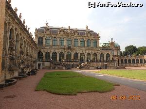 [P06] Dresda - Zwinger, în curtea interioară a palatului.  » foto by iulianic
 - 
<span class="allrVoted glyphicon glyphicon-heart hidden" id="av557990"></span>
<a class="m-l-10 hidden" id="sv557990" onclick="voting_Foto_DelVot(,557990,7690)" role="button">șterge vot <span class="glyphicon glyphicon-remove"></span></a>
<a id="v9557990" class=" c-red"  onclick="voting_Foto_SetVot(557990)" role="button"><span class="glyphicon glyphicon-heart-empty"></span> <b>LIKE</b> = Votează poza</a> <img class="hidden"  id="f557990W9" src="/imagini/loader.gif" border="0" /><span class="AjErrMes hidden" id="e557990ErM"></span>