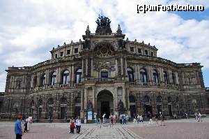 [P18] Semperoper Dresden- Strâns legat de Opera este Semperopernball (Balul Operei) care are loc anual în luna ianuarie.  » foto by osna
 - 
<span class="allrVoted glyphicon glyphicon-heart hidden" id="av554394"></span>
<a class="m-l-10 hidden" id="sv554394" onclick="voting_Foto_DelVot(,554394,7690)" role="button">șterge vot <span class="glyphicon glyphicon-remove"></span></a>
<a id="v9554394" class=" c-red"  onclick="voting_Foto_SetVot(554394)" role="button"><span class="glyphicon glyphicon-heart-empty"></span> <b>LIKE</b> = Votează poza</a> <img class="hidden"  id="f554394W9" src="/imagini/loader.gif" border="0" /><span class="AjErrMes hidden" id="e554394ErM"></span>