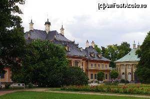 [P24] Schloss Pillnitz-atractie a castelului este parcul unde se afla floarea “camellia” care a ajuns la vreo 200 de ani vechime si are peste 8m inaltime.  » foto by osna
 - 
<span class="allrVoted glyphicon glyphicon-heart hidden" id="av554400"></span>
<a class="m-l-10 hidden" id="sv554400" onclick="voting_Foto_DelVot(,554400,7690)" role="button">șterge vot <span class="glyphicon glyphicon-remove"></span></a>
<a id="v9554400" class=" c-red"  onclick="voting_Foto_SetVot(554400)" role="button"><span class="glyphicon glyphicon-heart-empty"></span> <b>LIKE</b> = Votează poza</a> <img class="hidden"  id="f554400W9" src="/imagini/loader.gif" border="0" /><span class="AjErrMes hidden" id="e554400ErM"></span>