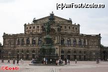 [P55] Semperoper şi statuia lui Johann I von Sachsen » foto by Costi
 - 
<span class="allrVoted glyphicon glyphicon-heart hidden" id="av385238"></span>
<a class="m-l-10 hidden" id="sv385238" onclick="voting_Foto_DelVot(,385238,7690)" role="button">șterge vot <span class="glyphicon glyphicon-remove"></span></a>
<a id="v9385238" class=" c-red"  onclick="voting_Foto_SetVot(385238)" role="button"><span class="glyphicon glyphicon-heart-empty"></span> <b>LIKE</b> = Votează poza</a> <img class="hidden"  id="f385238W9" src="/imagini/loader.gif" border="0" /><span class="AjErrMes hidden" id="e385238ErM"></span>