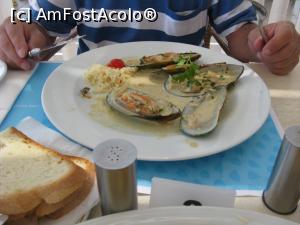 [P24] Scoici cu smantana 6 euro portia » foto by zozo
 - 
<span class="allrVoted glyphicon glyphicon-heart hidden" id="av980349"></span>
<a class="m-l-10 hidden" id="sv980349" onclick="voting_Foto_DelVot(,980349,7721)" role="button">șterge vot <span class="glyphicon glyphicon-remove"></span></a>
<a id="v9980349" class=" c-red"  onclick="voting_Foto_SetVot(980349)" role="button"><span class="glyphicon glyphicon-heart-empty"></span> <b>LIKE</b> = Votează poza</a> <img class="hidden"  id="f980349W9" src="/imagini/loader.gif" border="0" /><span class="AjErrMes hidden" id="e980349ErM"></span>