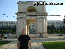 [P04] Chisinau -Arcul de Triumf. » foto by popescu.borsa*
 - 
<span class="allrVoted glyphicon glyphicon-heart hidden" id="av150901"></span>
<a class="m-l-10 hidden" id="sv150901" onclick="voting_Foto_DelVot(,150901,7769)" role="button">șterge vot <span class="glyphicon glyphicon-remove"></span></a>
<a id="v9150901" class=" c-red"  onclick="voting_Foto_SetVot(150901)" role="button"><span class="glyphicon glyphicon-heart-empty"></span> <b>LIKE</b> = Votează poza</a> <img class="hidden"  id="f150901W9" src="/imagini/loader.gif" border="0" /><span class="AjErrMes hidden" id="e150901ErM"></span>