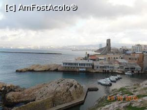 [P38] Monumentul La Porte de L' orient şi micul golf de peste drum de Vallon des Auffes » foto by irinad
 - 
<span class="allrVoted glyphicon glyphicon-heart hidden" id="av1131822"></span>
<a class="m-l-10 hidden" id="sv1131822" onclick="voting_Foto_DelVot(,1131822,7772)" role="button">șterge vot <span class="glyphicon glyphicon-remove"></span></a>
<a id="v91131822" class=" c-red"  onclick="voting_Foto_SetVot(1131822)" role="button"><span class="glyphicon glyphicon-heart-empty"></span> <b>LIKE</b> = Votează poza</a> <img class="hidden"  id="f1131822W9" src="/imagini/loader.gif" border="0" /><span class="AjErrMes hidden" id="e1131822ErM"></span>