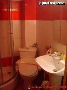 [P14] Hotel Flo' Mary - BRAN, baia din apartamentul 104. » foto by creivean
 - 
<span class="allrVoted glyphicon glyphicon-heart hidden" id="av151044"></span>
<a class="m-l-10 hidden" id="sv151044" onclick="voting_Foto_DelVot(,151044,7777)" role="button">șterge vot <span class="glyphicon glyphicon-remove"></span></a>
<a id="v9151044" class=" c-red"  onclick="voting_Foto_SetVot(151044)" role="button"><span class="glyphicon glyphicon-heart-empty"></span> <b>LIKE</b> = Votează poza</a> <img class="hidden"  id="f151044W9" src="/imagini/loader.gif" border="0" /><span class="AjErrMes hidden" id="e151044ErM"></span>