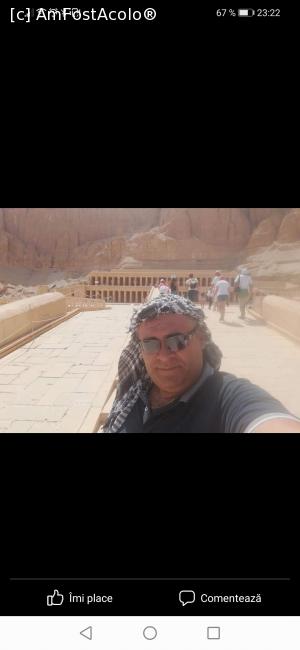 [P02] La templul reginei Hatshepsut la 45 de grade am uitat apa în autocar. La întoarcere treceți printr-un bazar cu apa rece ca gheata la un dolar. » foto by Floris.Toni
 - 
<span class="allrVoted glyphicon glyphicon-heart hidden" id="av1271751"></span>
<a class="m-l-10 hidden" id="sv1271751" onclick="voting_Foto_DelVot(,1271751,7832)" role="button">șterge vot <span class="glyphicon glyphicon-remove"></span></a>
<a id="v91271751" class=" c-red"  onclick="voting_Foto_SetVot(1271751)" role="button"><span class="glyphicon glyphicon-heart-empty"></span> <b>LIKE</b> = Votează poza</a> <img class="hidden"  id="f1271751W9" src="/imagini/loader.gif" border="0" /><span class="AjErrMes hidden" id="e1271751ErM"></span>