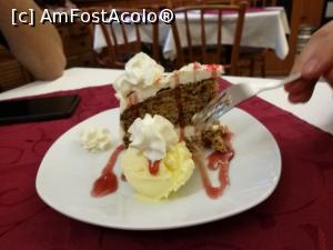 [P40] Mezeskalach Cofee House - prăjitură cu morcovi » foto by crismis
 - 
<span class="allrVoted glyphicon glyphicon-heart hidden" id="av1042511"></span>
<a class="m-l-10 hidden" id="sv1042511" onclick="voting_Foto_DelVot(,1042511,7866)" role="button">șterge vot <span class="glyphicon glyphicon-remove"></span></a>
<a id="v91042511" class=" c-red"  onclick="voting_Foto_SetVot(1042511)" role="button"><span class="glyphicon glyphicon-heart-empty"></span> <b>LIKE</b> = Votează poza</a> <img class="hidden"  id="f1042511W9" src="/imagini/loader.gif" border="0" /><span class="AjErrMes hidden" id="e1042511ErM"></span>
