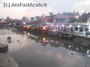 [P70] Kathmandu - La Templul Pashupatinath, locul de incinerare de pe malul râului Baghmati. » foto by iulianic
 - 
<span class="allrVoted glyphicon glyphicon-heart hidden" id="av1469373"></span>
<a class="m-l-10 hidden" id="sv1469373" onclick="voting_Foto_DelVot(,1469373,7929)" role="button">șterge vot <span class="glyphicon glyphicon-remove"></span></a>
<a id="v91469373" class=" c-red"  onclick="voting_Foto_SetVot(1469373)" role="button"><span class="glyphicon glyphicon-heart-empty"></span> <b>LIKE</b> = Votează poza</a> <img class="hidden"  id="f1469373W9" src="/imagini/loader.gif" border="0" /><span class="AjErrMes hidden" id="e1469373ErM"></span>