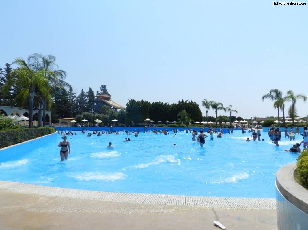 [P15] Wave Pool. Piscina cu valuri, unde gasiti si tiroliana + zidul ce se poate catara. Fasouri Water Park » foto by TraianS
 - 
<span class="allrVoted glyphicon glyphicon-heart hidden" id="av544447"></span>
<a class="m-l-10 hidden" id="sv544447" onclick="voting_Foto_DelVot(,544447,7992)" role="button">șterge vot <span class="glyphicon glyphicon-remove"></span></a>
<a id="v9544447" class=" c-red"  onclick="voting_Foto_SetVot(544447)" role="button"><span class="glyphicon glyphicon-heart-empty"></span> <b>LIKE</b> = Votează poza</a> <img class="hidden"  id="f544447W9" src="/imagini/loader.gif" border="0" /><span class="AjErrMes hidden" id="e544447ErM"></span>