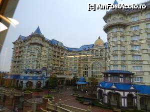 [P06] Hotelul care apartine de Disney Resort. Foarte luxos. Vazut din tren. » foto by TraianS
 - 
<span class="allrVoted glyphicon glyphicon-heart hidden" id="av425721"></span>
<a class="m-l-10 hidden" id="sv425721" onclick="voting_Foto_DelVot(,425721,7999)" role="button">șterge vot <span class="glyphicon glyphicon-remove"></span></a>
<a id="v9425721" class=" c-red"  onclick="voting_Foto_SetVot(425721)" role="button"><span class="glyphicon glyphicon-heart-empty"></span> <b>LIKE</b> = Votează poza</a> <img class="hidden"  id="f425721W9" src="/imagini/loader.gif" border="0" /><span class="AjErrMes hidden" id="e425721ErM"></span>