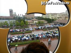 [P07] Cozile de la DisneySea, ne-au speriat. Dar au mers repede. E bine de venit insa mai de dimineata si de mers in 'mars fortat' la atractii. Cunoscatorii asa faceau :)  » foto by TraianS
 - 
<span class="allrVoted glyphicon glyphicon-heart hidden" id="av425722"></span>
<a class="m-l-10 hidden" id="sv425722" onclick="voting_Foto_DelVot(,425722,7999)" role="button">șterge vot <span class="glyphicon glyphicon-remove"></span></a>
<a id="v9425722" class=" c-red"  onclick="voting_Foto_SetVot(425722)" role="button"><span class="glyphicon glyphicon-heart-empty"></span> <b>LIKE</b> = Votează poza</a> <img class="hidden"  id="f425722W9" src="/imagini/loader.gif" border="0" /><span class="AjErrMes hidden" id="e425722ErM"></span>