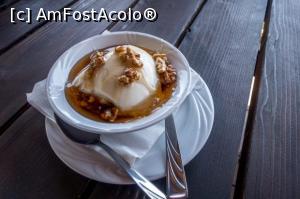 [P11] Delicios desert:iaurt, miere si nuci.  » foto by hugovictor
 - 
<span class="allrVoted glyphicon glyphicon-heart hidden" id="av1036079"></span>
<a class="m-l-10 hidden" id="sv1036079" onclick="voting_Foto_DelVot(,1036079,8016)" role="button">șterge vot <span class="glyphicon glyphicon-remove"></span></a>
<a id="v91036079" class=" c-red"  onclick="voting_Foto_SetVot(1036079)" role="button"><span class="glyphicon glyphicon-heart-empty"></span> <b>LIKE</b> = Votează poza</a> <img class="hidden"  id="f1036079W9" src="/imagini/loader.gif" border="0" /><span class="AjErrMes hidden" id="e1036079ErM"></span>