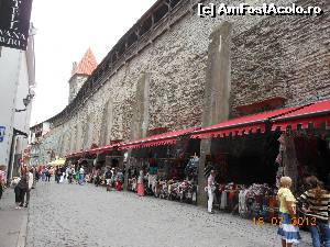 [P06] Tallinn - Comerţ stradal pe lângă zidurile vechiului oraş.  » foto by iulianic
 - 
<span class="allrVoted glyphicon glyphicon-heart hidden" id="av601712"></span>
<a class="m-l-10 hidden" id="sv601712" onclick="voting_Foto_DelVot(,601712,8031)" role="button">șterge vot <span class="glyphicon glyphicon-remove"></span></a>
<a id="v9601712" class=" c-red"  onclick="voting_Foto_SetVot(601712)" role="button"><span class="glyphicon glyphicon-heart-empty"></span> <b>LIKE</b> = Votează poza</a> <img class="hidden"  id="f601712W9" src="/imagini/loader.gif" border="0" /><span class="AjErrMes hidden" id="e601712ErM"></span>