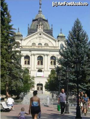 [P10] Parc din care se vad Fantana Muzicala si Teatrul de Stat din Kosice » foto by iccata
 - 
<span class="allrVoted glyphicon glyphicon-heart hidden" id="av453037"></span>
<a class="m-l-10 hidden" id="sv453037" onclick="voting_Foto_DelVot(,453037,8041)" role="button">șterge vot <span class="glyphicon glyphicon-remove"></span></a>
<a id="v9453037" class=" c-red"  onclick="voting_Foto_SetVot(453037)" role="button"><span class="glyphicon glyphicon-heart-empty"></span> <b>LIKE</b> = Votează poza</a> <img class="hidden"  id="f453037W9" src="/imagini/loader.gif" border="0" /><span class="AjErrMes hidden" id="e453037ErM"></span>