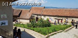 [P09] Partea comercială a Cetății Râșnovului » foto by Nobodyforever
 - 
<span class="allrVoted glyphicon glyphicon-heart hidden" id="av1098082"></span>
<a class="m-l-10 hidden" id="sv1098082" onclick="voting_Foto_DelVot(,1098082,8046)" role="button">șterge vot <span class="glyphicon glyphicon-remove"></span></a>
<a id="v91098082" class=" c-red"  onclick="voting_Foto_SetVot(1098082)" role="button"><span class="glyphicon glyphicon-heart-empty"></span> <b>LIKE</b> = Votează poza</a> <img class="hidden"  id="f1098082W9" src="/imagini/loader.gif" border="0" /><span class="AjErrMes hidden" id="e1098082ErM"></span>