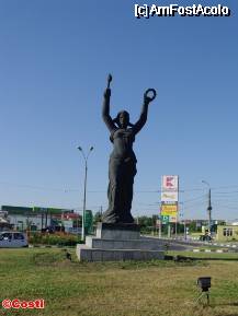 [P16] Statuia din giratoriul unde se află Hotelul Cosmo » foto by Costi
 - 
<span class="allrVoted glyphicon glyphicon-heart hidden" id="av336207"></span>
<a class="m-l-10 hidden" id="sv336207" onclick="voting_Foto_DelVot(,336207,8071)" role="button">șterge vot <span class="glyphicon glyphicon-remove"></span></a>
<a id="v9336207" class=" c-red"  onclick="voting_Foto_SetVot(336207)" role="button"><span class="glyphicon glyphicon-heart-empty"></span> <b>LIKE</b> = Votează poza</a> <img class="hidden"  id="f336207W9" src="/imagini/loader.gif" border="0" /><span class="AjErrMes hidden" id="e336207ErM"></span>
