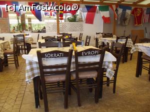 [P18] Mese şi drapele la taverna Symposio din Nidri » foto by irinad
 - 
<span class="allrVoted glyphicon glyphicon-heart hidden" id="av821844"></span>
<a class="m-l-10 hidden" id="sv821844" onclick="voting_Foto_DelVot(,821844,8082)" role="button">șterge vot <span class="glyphicon glyphicon-remove"></span></a>
<a id="v9821844" class=" c-red"  onclick="voting_Foto_SetVot(821844)" role="button"><span class="glyphicon glyphicon-heart-empty"></span> <b>LIKE</b> = Votează poza</a> <img class="hidden"  id="f821844W9" src="/imagini/loader.gif" border="0" /><span class="AjErrMes hidden" id="e821844ErM"></span>