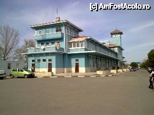 [P14] Giurgiu - Administraţia portuară. În plan îndepărtat, cu acoperiş albastru, Restaurant Perla.  » foto by iulianic
 - 
<span class="allrVoted glyphicon glyphicon-heart hidden" id="av412775"></span>
<a class="m-l-10 hidden" id="sv412775" onclick="voting_Foto_DelVot(,412775,8083)" role="button">șterge vot <span class="glyphicon glyphicon-remove"></span></a>
<a id="v9412775" class=" c-red"  onclick="voting_Foto_SetVot(412775)" role="button"><span class="glyphicon glyphicon-heart-empty"></span> <b>LIKE</b> = Votează poza</a> <img class="hidden"  id="f412775W9" src="/imagini/loader.gif" border="0" /><span class="AjErrMes hidden" id="e412775ErM"></span>