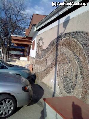 [P02] Giurgiu - Restaurant Perla din Portul Giurgiu, design din piatră brută pe peretele de la intrare.  » foto by iulianic
 - 
<span class="allrVoted glyphicon glyphicon-heart hidden" id="av412763"></span>
<a class="m-l-10 hidden" id="sv412763" onclick="voting_Foto_DelVot(,412763,8083)" role="button">șterge vot <span class="glyphicon glyphicon-remove"></span></a>
<a id="v9412763" class=" c-red"  onclick="voting_Foto_SetVot(412763)" role="button"><span class="glyphicon glyphicon-heart-empty"></span> <b>LIKE</b> = Votează poza</a> <img class="hidden"  id="f412763W9" src="/imagini/loader.gif" border="0" /><span class="AjErrMes hidden" id="e412763ErM"></span>